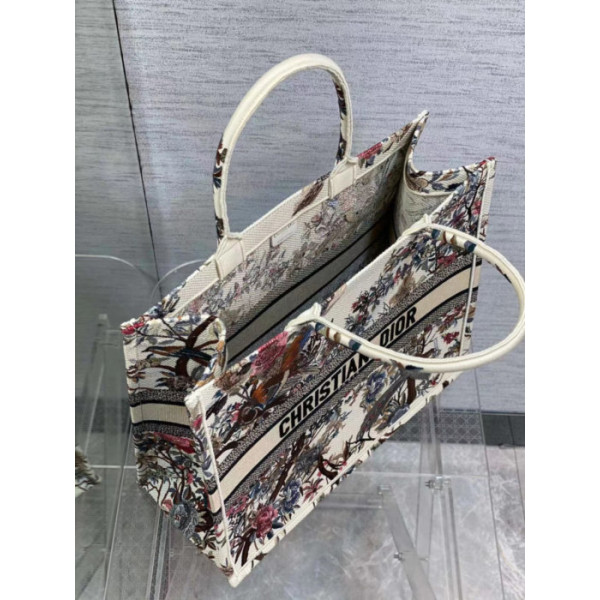 Christian Dior Book Tote In Ecru Multicolor Dior Jardin d&rsquo;Hiver Embroidery (White)