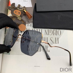 Dior D7088 Square Sunglasses In Black