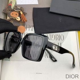Dior D7627 Oversized Square Sunglasses In Black